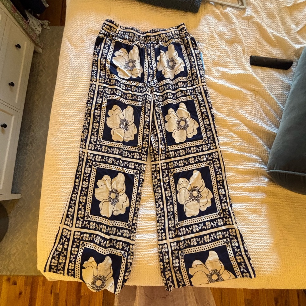 Draper James Navy and White Floral Linen Pants